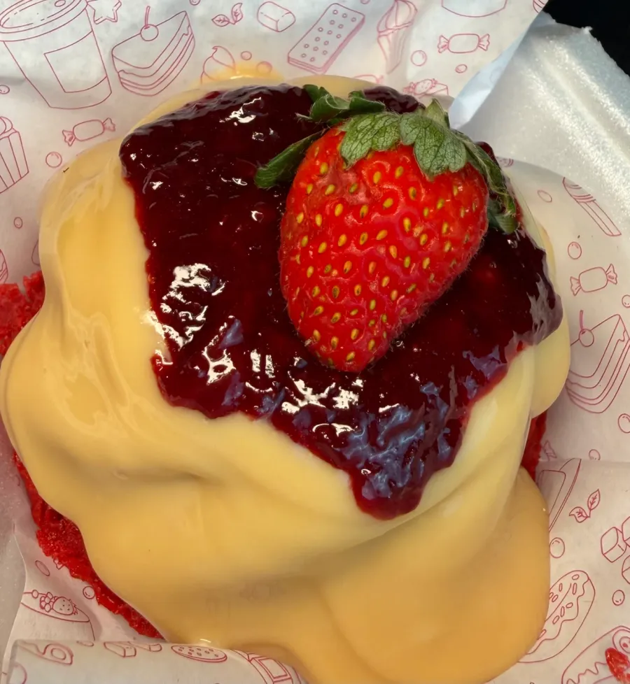 Mini Red Velvet com Frutas vermelhas