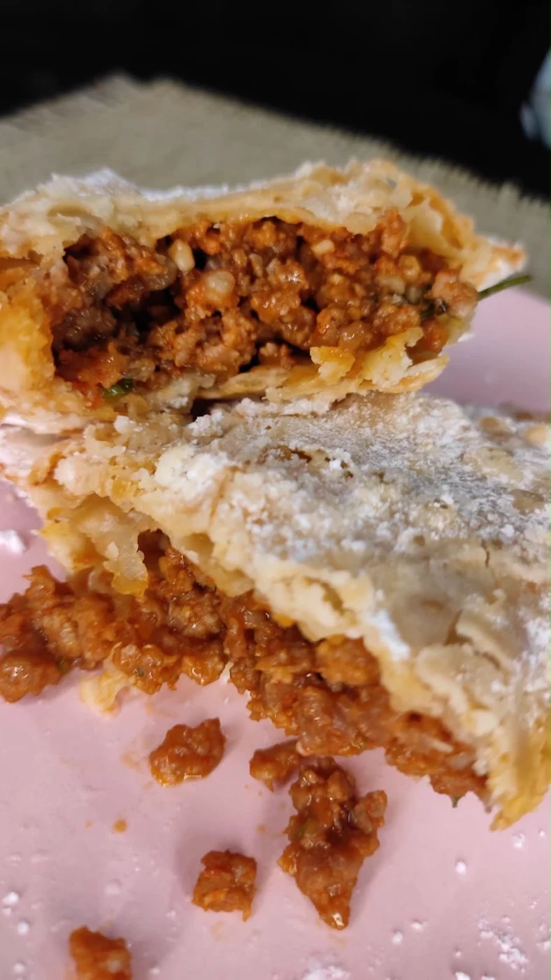Pastel de carne com açúcar