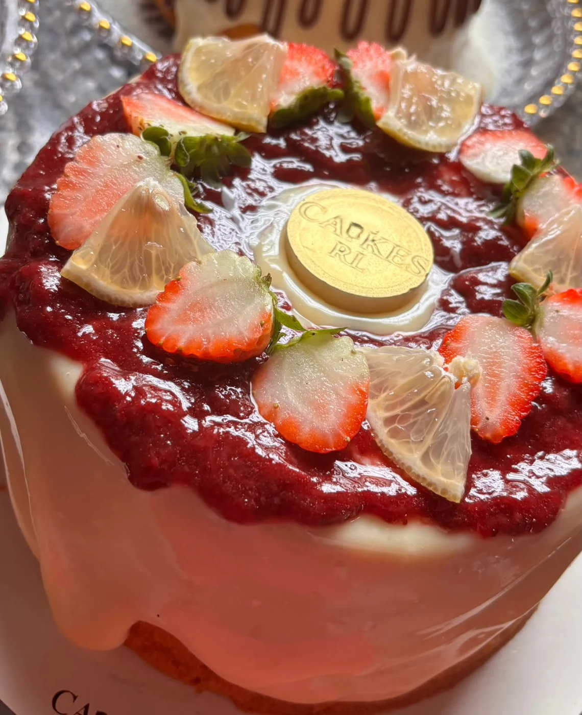 Vulcão limão siciliano com geleia artesanal de frutas vermelhas